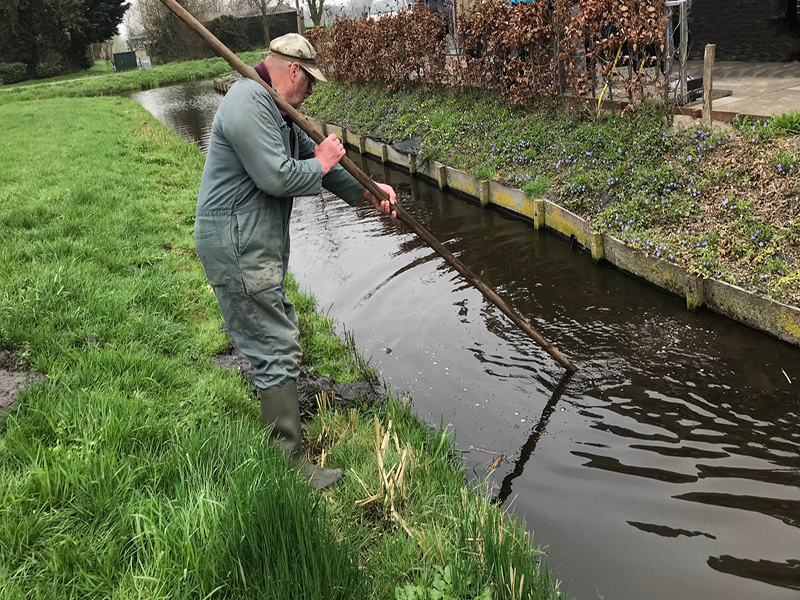 Vasta Pond cleaning net Howitec partner in netting solutions